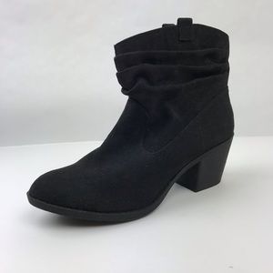 Arizona Jeans Faux Suede Ankle Booties 9.5 Black